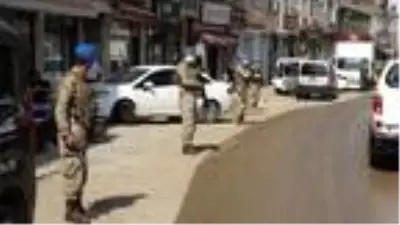 Selin vurduğu Dereli'de, jandarma eşliğinde yıkım sürüyor Selin vurduğu Dereli'de, jandarma eşliğinde yıkım sürüyor