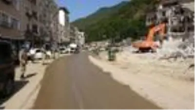 Selin vurduğu Dereli'de, jandarma eşliğinde yıkım sürüyor Selin vurduğu Dereli'de, jandarma eşliğinde yıkım sürüyor