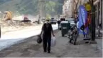 Selin vurduğu Dereli'de, jandarma eşliğinde yıkım sürüyor Selin vurduğu Dereli'de, jandarma eşliğinde yıkım sürüyor