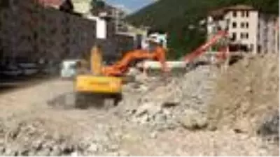 Selin vurduğu Dereli'de, jandarma eşliğinde yıkım sürüyor Selin vurduğu Dereli'de, jandarma eşliğinde yıkım sürüyor