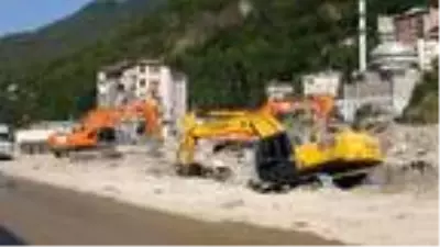 Selin vurduğu Dereli'de, jandarma eşliğinde yıkım sürüyor Selin vurduğu Dereli'de, jandarma eşliğinde yıkım sürüyor