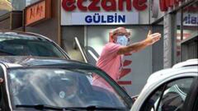 Şişli'de lüks aracıyla kaza yapan kadın sürücü şok yaşadı