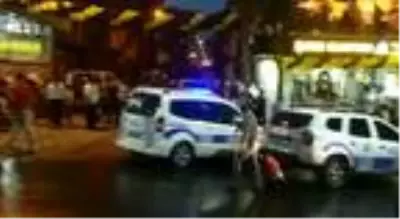 Sultangazi'de dükkan açılışında bedava döner dağıtılınca izdiham yaşandı Sultangazi'de dükkan açılışında bedava döner dağıtılınca izdiham yaşandı