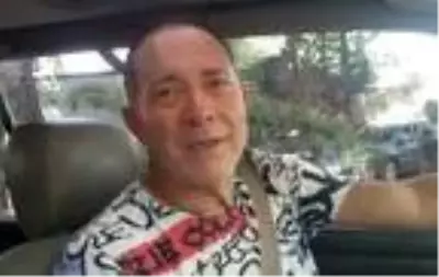 Sümer Ezgü'nün aracının motoruna giren kediyi, itfaiye çıkardı Sümer Ezgü'nün aracının motoruna giren kediyi, itfaiye çıkardı