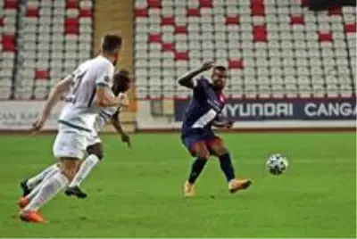 Süper Lig: Antalyaspor: 0 Denizlispor: 0 (İlk yarı) Süper Lig: Antalyaspor: 0 Denizlispor: 0 (İlk yarı)