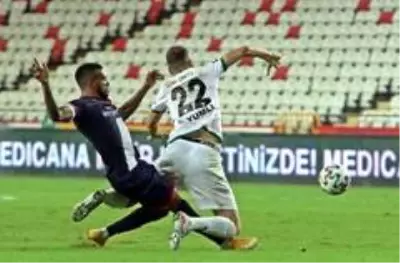 Süper Lig: Antalyaspor: 0 Denizlispor: 0 (İlk yarı) Süper Lig: Antalyaspor: 0 Denizlispor: 0 (İlk yarı)