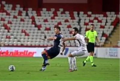 Süper Lig: Antalyaspor: 0 Denizlispor: 0 (İlk yarı) Süper Lig: Antalyaspor: 0 Denizlispor: 0 (İlk yarı)