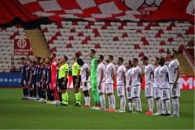 Süper Lig: Antalyaspor: 0 Denizlispor: 0 (Maç devam ediyor) Süper Lig: Antalyaspor: 0 Denizlispor: 0 (Maç devam ediyor)