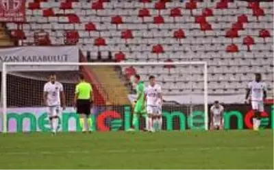 Fraport TAV Antalyaspor, Denizlispor'u 1-0 mağlup etti Fraport TAV Antalyaspor, Denizlispor'u 1-0 mağlup etti