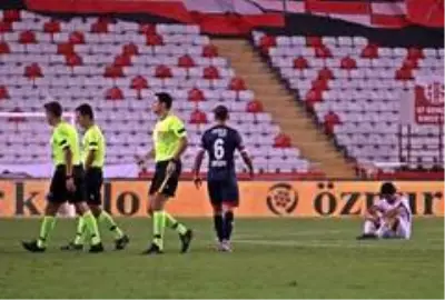 Fraport TAV Antalyaspor, Denizlispor'u 1-0 mağlup etti Fraport TAV Antalyaspor, Denizlispor'u 1-0 mağlup etti