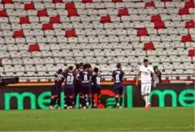 Fraport TAV Antalyaspor, Denizlispor'u 1-0 mağlup etti Fraport TAV Antalyaspor, Denizlispor'u 1-0 mağlup etti