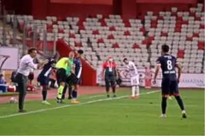 Fraport TAV Antalyaspor, Denizlispor'u 1-0 mağlup etti Fraport TAV Antalyaspor, Denizlispor'u 1-0 mağlup etti