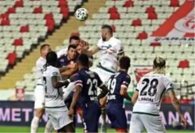 Fraport TAV Antalyaspor, Denizlispor'u 1-0 mağlup etti Fraport TAV Antalyaspor, Denizlispor'u 1-0 mağlup etti