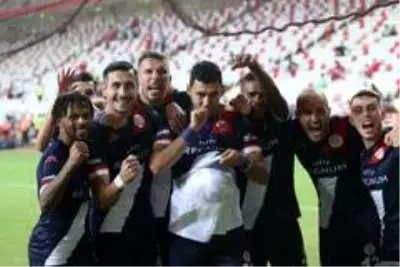 Fraport TAV Antalyaspor, Denizlispor'u 1-0 mağlup etti Fraport TAV Antalyaspor, Denizlispor'u 1-0 mağlup etti