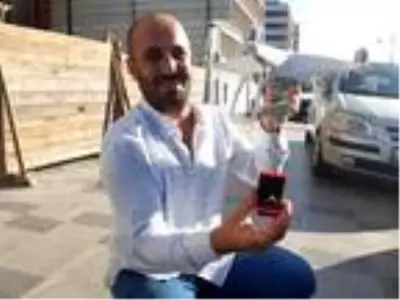 Sürpriz evlilik teklifinde yüzük dronla geldi Sürpriz evlilik teklifinde yüzük dronla geldi