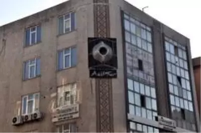 İstanbul'da reklam tabelasında Hacer'ül Esved'i görenler gözlerine inanamadı İstanbul'da reklam tabelasında Hacer'ül Esved'i görenler gözlerine inanamadı