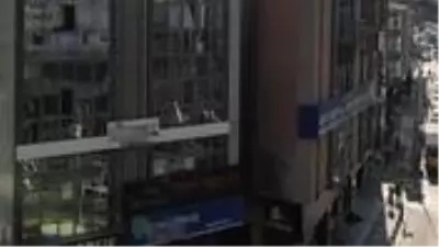 İstanbul'da reklam tabelasında Hacer'ül Esved'i görenler gözlerine inanamadı İstanbul'da reklam tabelasında Hacer'ül Esved'i görenler gözlerine inanamadı