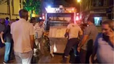 Vicdansız sürücü temizlik işçisine çarpıp kaçtı Vicdansız sürücü temizlik işçisine çarpıp kaçtı