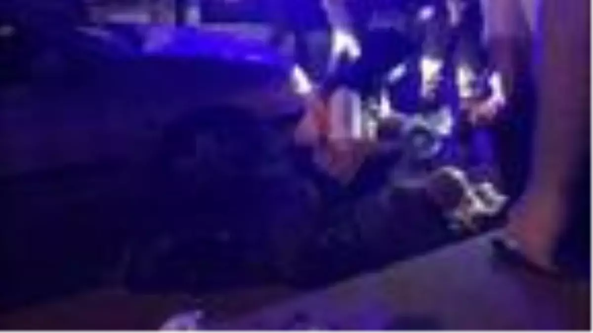 YOLUN KARŞISINA GEÇMEYE ÇALIŞAN KİŞİYE OTOMOBİL ÇARPTI