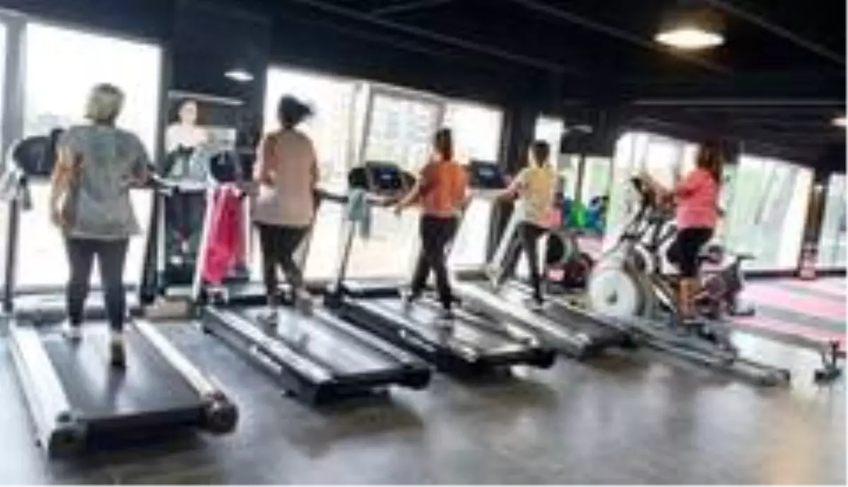 Yunusemreli kadınlardan Millet Çarşısı spor salonuna yoğun ilgi