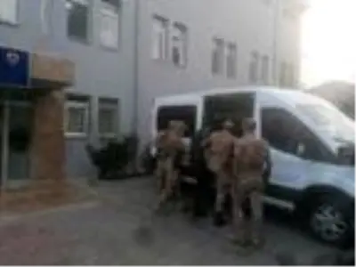 3 yıldır aranan cinayet şüphelisi sahte kimlikle yakalandı 3 yıldır aranan cinayet şüphelisi sahte kimlikle yakalandı
