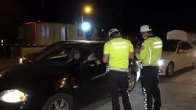 43 ilin geçiş noktasında gece yarısı 'HES kodu' denetimi: Otobüsler tek tek durduruluyor 43 ilin geçiş noktasında gece yarısı 'HES kodu' denetimi: Otobüsler tek tek durduruluyor
