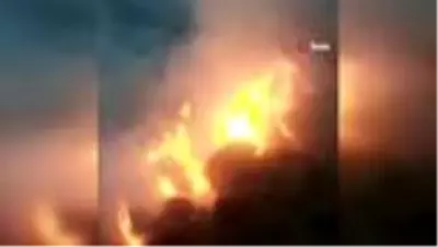 Ahırda başlayıp samanlık ile eve sıçrayan yangın güçlükle söndürüldü Ahırda başlayıp samanlık ile eve sıçrayan yangın güçlükle söndürüldü