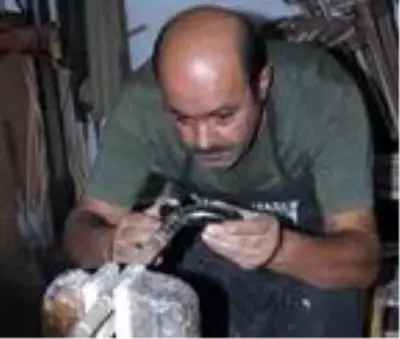 Ahlat bastonuna gümüş işlemeli tasarım Ahlat bastonuna gümüş işlemeli tasarım