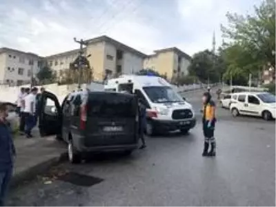 Alaplı'da iki otomobil çarpıştı: 3 yaralı Alaplı'da iki otomobil çarpıştı: 3 yaralı