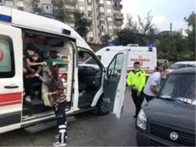 Alaplı'da iki otomobil çarpıştı: 3 yaralı Alaplı'da iki otomobil çarpıştı: 3 yaralı