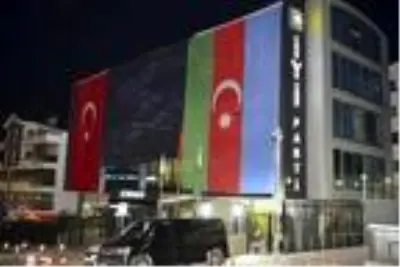 Atakule, Azerbaycan bayrağı renklerine büründü Atakule, Azerbaycan bayrağı renklerine büründü