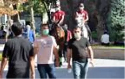 Son dakika haberleri... Atlı polislerden maske ve sosyal mesafe denetimi Son dakika haberleri... Atlı polislerden maske ve sosyal mesafe denetimi
