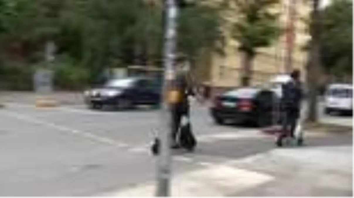 Berlin'de toplu taşıma çalışanlarının grevi hayatı felç etti