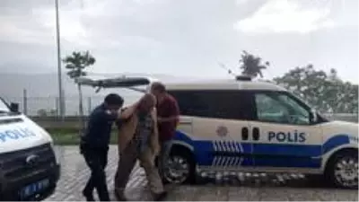 Alkolü fazla kaçıran koca, eşini sokak ortasında böyle vurdu Alkolü fazla kaçıran koca, eşini sokak ortasında böyle vurdu