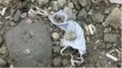 Son dakika haber... Çevreye atılan maske ve eldivenler tehlike saçıyor Son dakika haber... Çevreye atılan maske ve eldivenler tehlike saçıyor