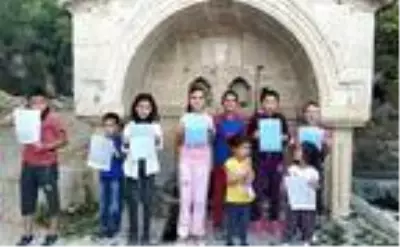 Çocuklar, kayıp köpekleri 'Dımdım'ı resmini çizdikleri el ilanıyla arıyor Çocuklar, kayıp köpekleri 'Dımdım'ı resmini çizdikleri el ilanıyla arıyor