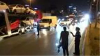 D-100 KARAYOLU'NDA DEVRİLEN KAMYONET TRAFİĞİ D-100 KARAYOLU'NDA DEVRİLEN KAMYONET TRAFİĞİ