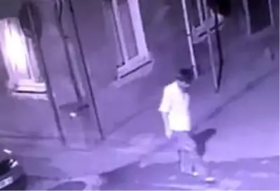Damat, kayınvalidesinin evini kundaklarken kameraya böyle yakalandı Damat, kayınvalidesinin evini kundaklarken kameraya böyle yakalandı