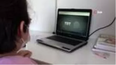 Engelli Ayşe, fedakar öğretmeni sayesinde uzaktan eğitim sevinci yaşıyor Engelli Ayşe, fedakar öğretmeni sayesinde uzaktan eğitim sevinci yaşıyor