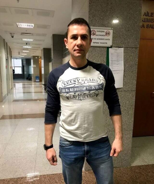 Eski futbolcu Emre Aşık, kendisini öldürmek için plan yapan eşi Yağmur Aşık'a karşı koruma kararı aldırdı Eski futbolcu Emre Aşık, kendisini öldürmek için plan yapan eşi Yağmur Aşık'a karşı koruma kararı aldırdı