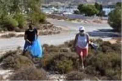 Son dakika haber! Foça'da doğayı duyarsız eller kirletti, çevre dostu eller temizledi Son dakika haber! Foça'da doğayı duyarsız eller kirletti, çevre dostu eller temizledi
