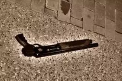 Gece vakti iki grup arasında silahlı çatışma: 3 gözaltı Gece vakti iki grup arasında silahlı çatışma: 3 gözaltı