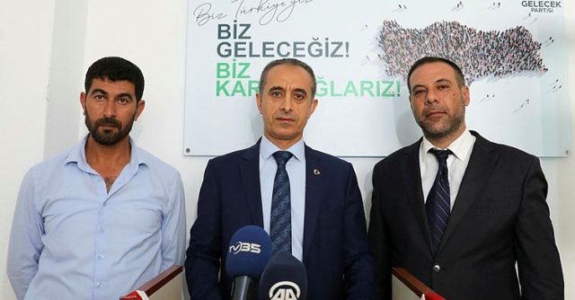 Gelecek Partisi'nin İzmir'deki 6 ilçe başkanı görevi bıraktı