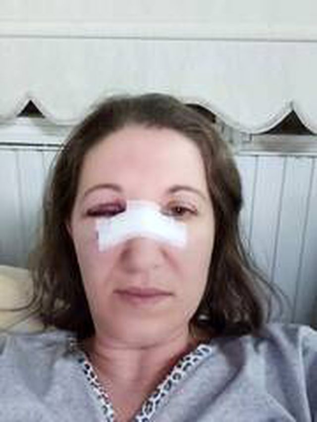 Gelinliği kirletip, kadın çalışanı darp ettiler