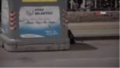 Geri dönüşüm konteyneri kenarına bırakılan öğrenci çantası paniğe neden oldu Geri dönüşüm konteyneri kenarına bırakılan öğrenci çantası paniğe neden oldu