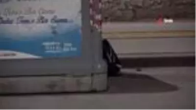 Geri dönüşüm konteyneri kenarına bırakılan öğrenci çantası paniğe neden oldu Geri dönüşüm konteyneri kenarına bırakılan öğrenci çantası paniğe neden oldu
