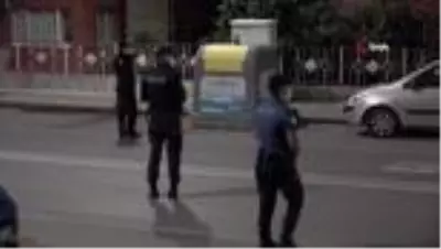 Geri dönüşüm konteyneri kenarına bırakılan öğrenci çantası paniğe neden oldu Geri dönüşüm konteyneri kenarına bırakılan öğrenci çantası paniğe neden oldu