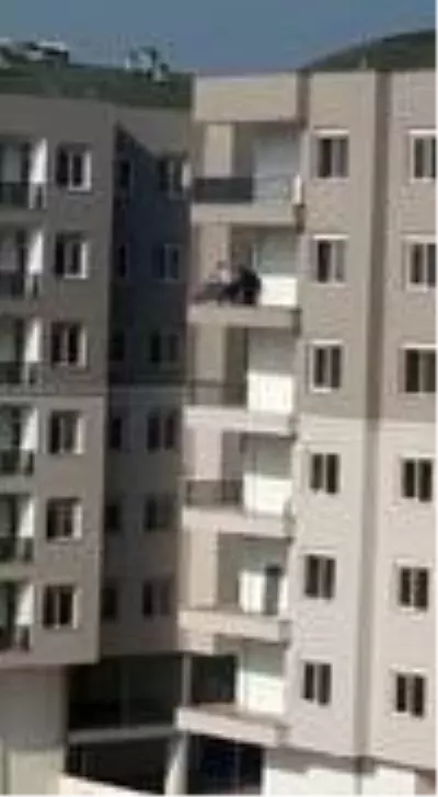 İnşaatta güpegündüz hırsızlık kamerada! Zanlılar ne var ne yok çaldı İnşaatta güpegündüz hırsızlık kamerada! Zanlılar ne var ne yok çaldı