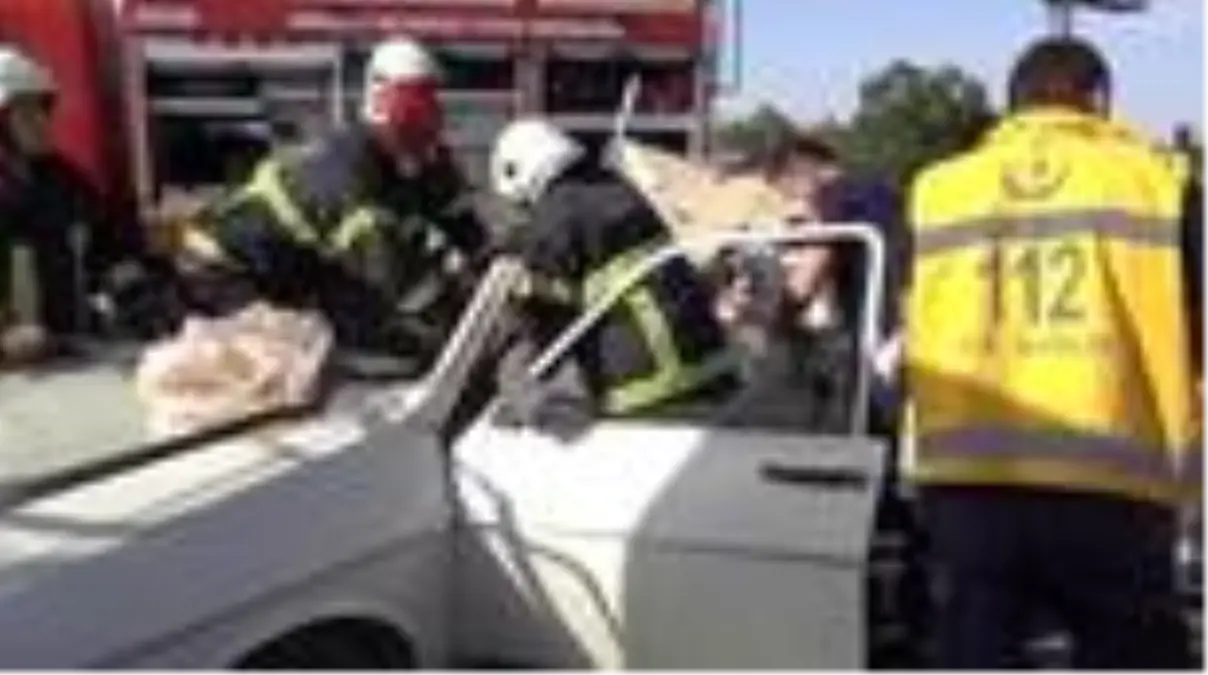 İki otomobil çarpıştı: 6 yaralı