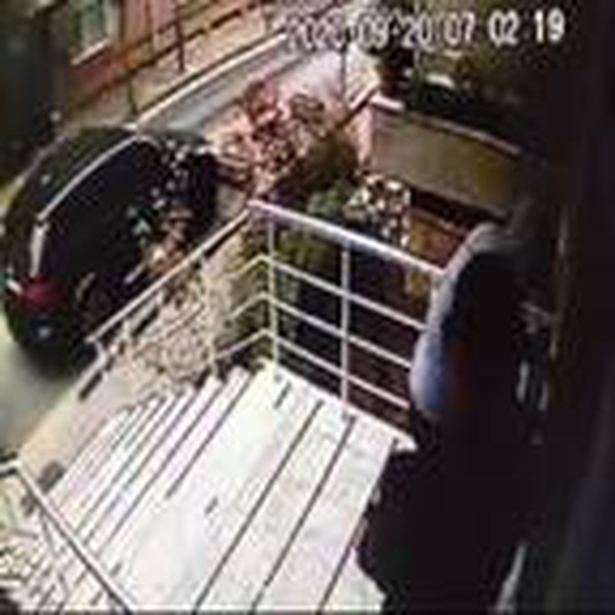 İstanbul'da üç evi soyup bir otomobil çalan şüpheliler kamerada